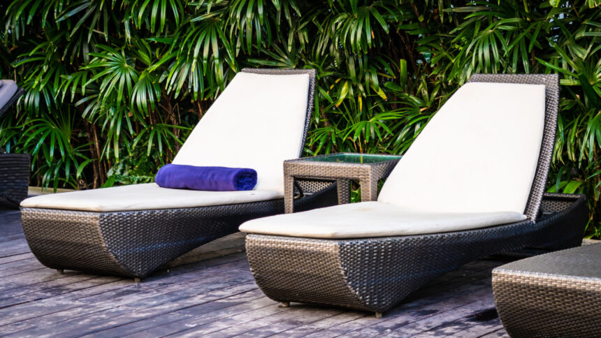 Transat, bain de soleil ou chilienne : comment faire le bon choix pour son jardin ?